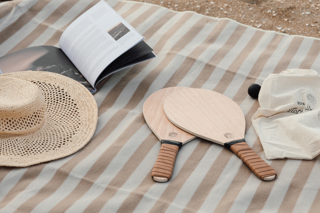 platte, Tischtennis, Schläger, Hut, Beutel, Tischtennis-Schläger, Schläger, Holzschläger, Griff aus Leder, Beach-Set, Strandset, Schläger-Paddel, Rundstab, Holzpaddel, Sonnenhut