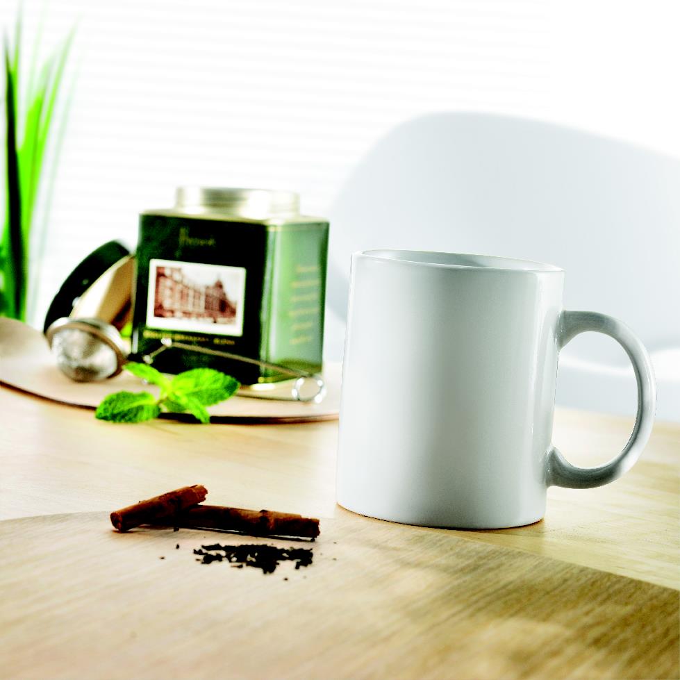 Tasse, Beuteltee, Zimtstange, Kaffeetisch, Teesatz, Kaffeebecher, Tee-/Kaffeekanne, Zimtstange, Kakaomühle, Holztisch, Kaffee-Tasse, Kaffeebecher, weiße Tasse, Kaffeezubehör, Zimtstange, Kaffeebecher, Tee-/Kaffetasse, Weiße Tasse, Kakaogras, Zimtstange