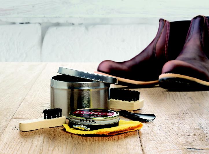 Schuhpflege, Shoe care, Pflegeset, Schuhcreme, Poliertuch, Schuhpflege, Shoe care, Schuhbürste, Schuhcreme, Metalldose, Schuhpflege, Schuhcreme, Pflegemittel, Schuhputzset, Pflegebürste, Schuhpflege, Schuhbürste, Schnellpflege, Klarlack, Schuhlappen