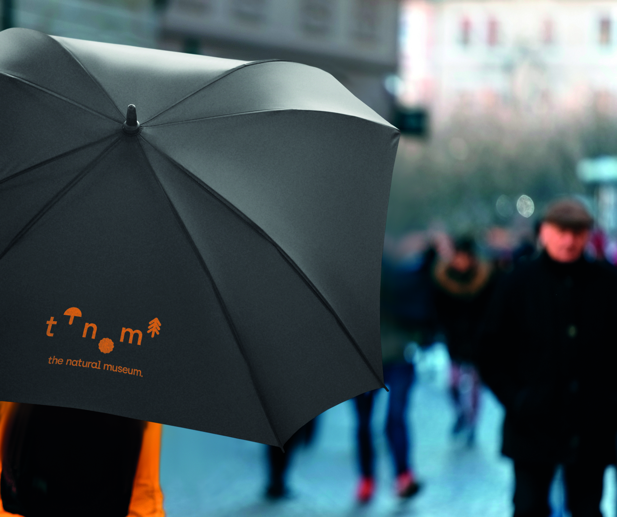 Regenschirm, Sonnenschirm, schwarz, städtische Szene, Logo-Text: the natural museum