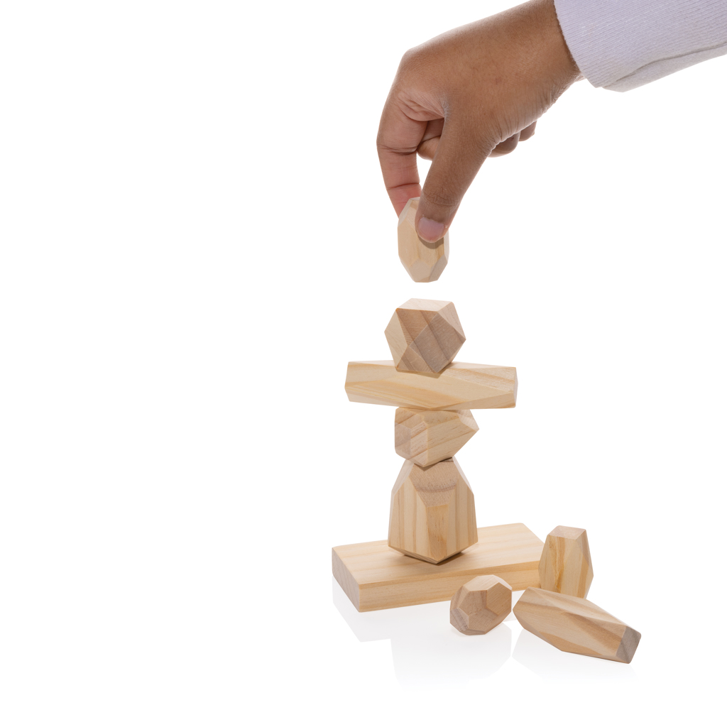 Holzspielzeug, Bausteine, Holzklotz, Stapelspiel, Kinderholzspielzeug, Holzspielzeug, Holzbausteine, Konstruktionsbau, Naturholz, Kinderzimmer, Holzspielzeug, Holzbausteine, Kegel, Blöcke, Balanciersturm