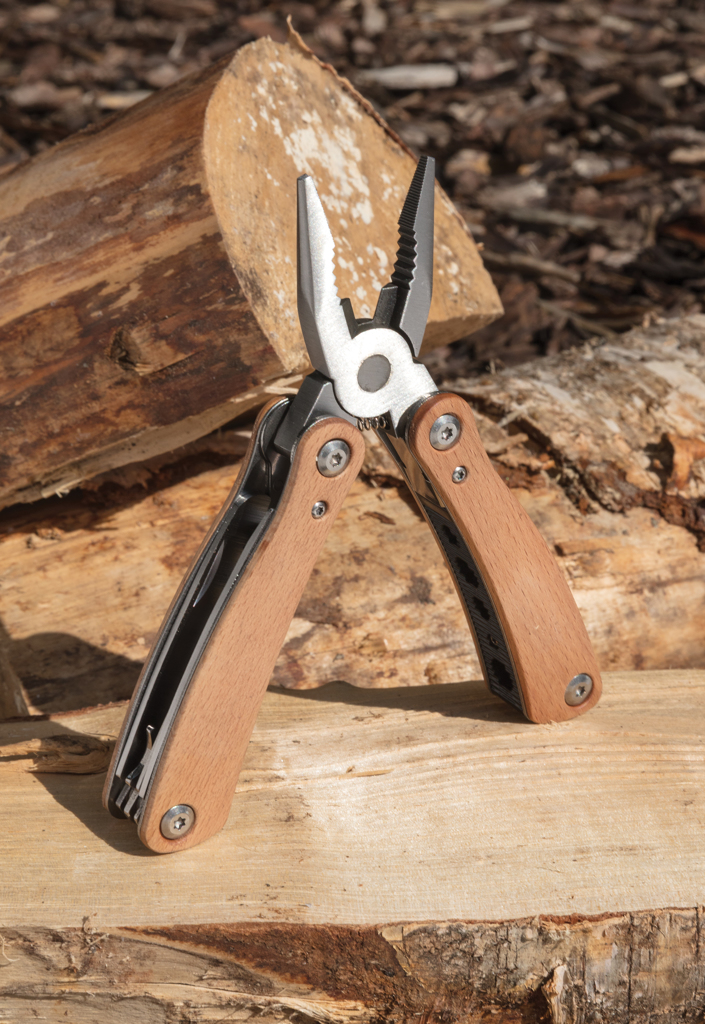 Klinge, Waffe, Multitool, Zange, Holz, Holzbearbeitung, Schnitt, Holz, Zangen, Säge, Werkzeug, Holzgriff, Multitool, Zange, Holzarbeiten, Sägezahn, Holzblock, Holzarbeiten, Zange, Sägewerkzeug, Mehrzweckwerkzeug, Holzschnitt