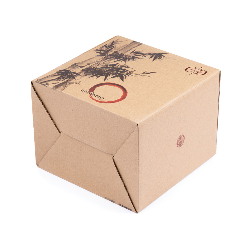 Kiste, Karton, Lieferung des Pakets, Person, box, karton, verpackung, bambusdesign, rote siegelse, Kartonbox, Geschenkverpackung, Bamboo Muster, braun, Faltbox, Kartonbox, Verpackung, Bambus-Design, braun, Quadratische Box