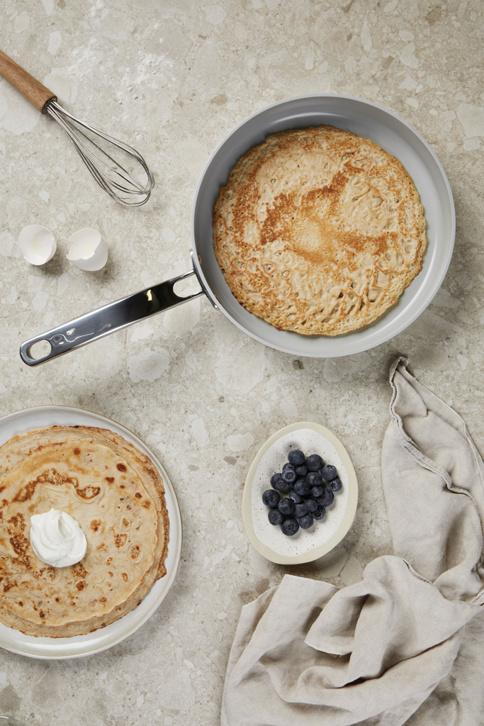 Pfannenkuchen, Krepp, Blueberry, Obstbeilage, Pfanne, Pfannkuchen, Pfannkuchenpfanne, Kuchen, Beeren, Joghurtsoße, Pfannkuchen, Pfanne, Blaubeeren, Joghurt, Sahne