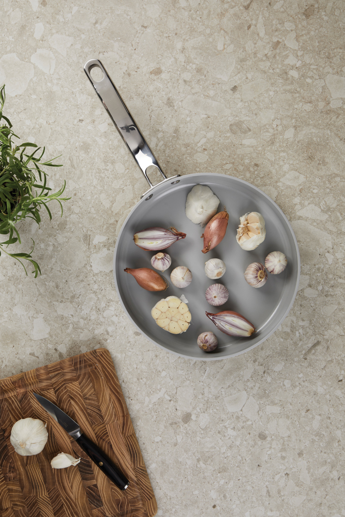 Pfanne, Knoblauch, Zwiebel, Kochzubehör, Gemüse/Zwiebelknollen, Pfanne, Knoblauch, Zwiebel, Knoblauchzehen, Küche, Kochtopf, Pfanne, Knoblauch, Zwiebel, Kochzubehör