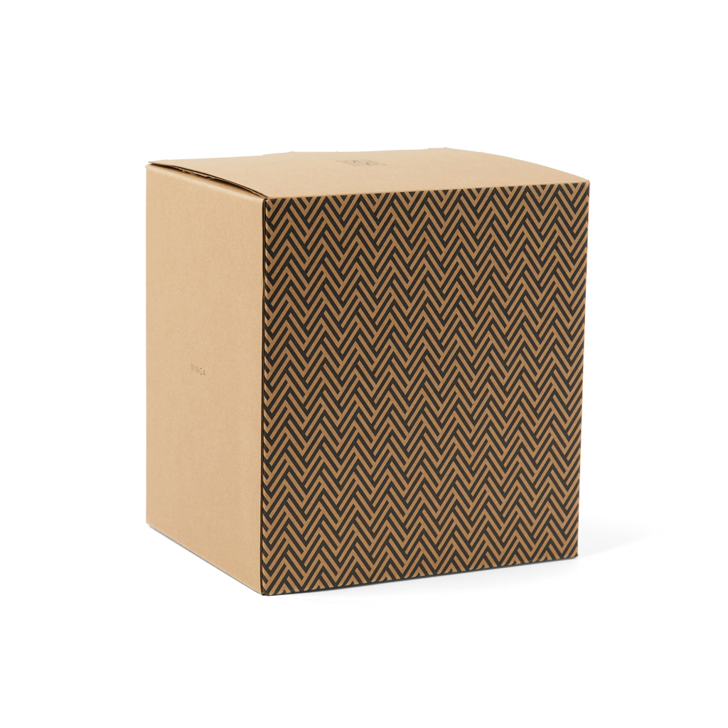 Kiste, Karton, Lieferung des Pakets, Person, Umverpackung, Karton, Box, Zickzack-Muster, Box mit Muster, Kartonbox, Umweltfreundlich, Logistikverpackung, Praktische Box, Schwarzbraun Muster, Kartonbox, Verschlusswerk, Karomuster, braun, Zollkarton