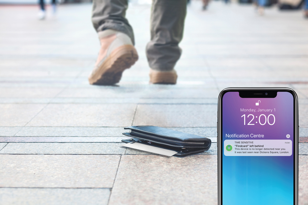 Elektronik, Handy, Telefon, Geldbörse, Schuh, Brieftasche, Geldbörse, Schuhsohle, Smartphone, Benachrichtigung, portemonnaie, Brieftasche am Boden, Benachrichtigung am Bildschirm, Geldbörse, Straßenszene