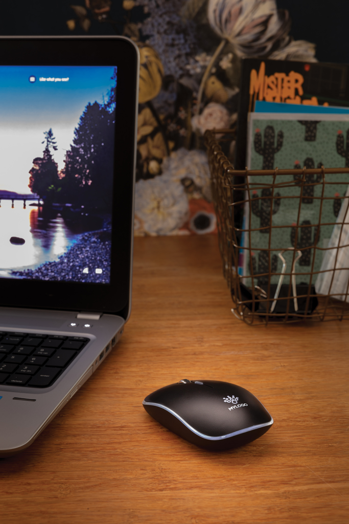 Computer, Laptop, Pc, Computerausrüstung, laptop, drahtlose maus, Desktop-Setup, Holztisch, Maushardware, Laptop, Mouse, Wireless, Bluetooth, Desk setup, laptop, Maus, kabellose Maus, Computerzubehör, Schreibtisch-Setup