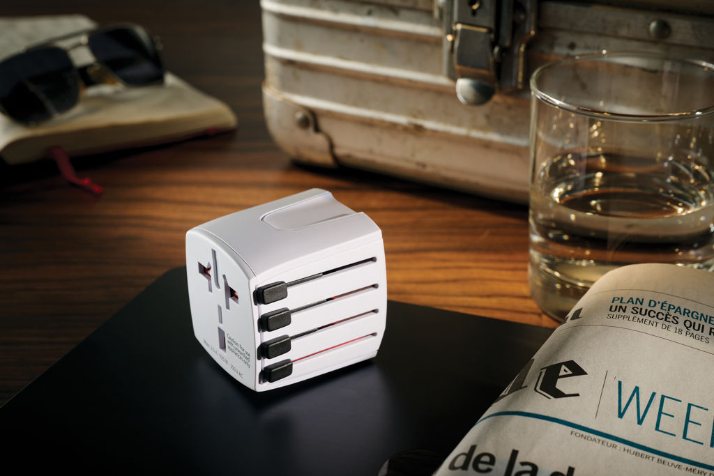 k'iosk, kitchen gadget, staple remover, white device, compact appliance, Kleine elektrische Steckdose, Adapter, Stecker, Kabelknäuel, Glas Wasser, gadget, kitchen, küchengear, toaster, schneider