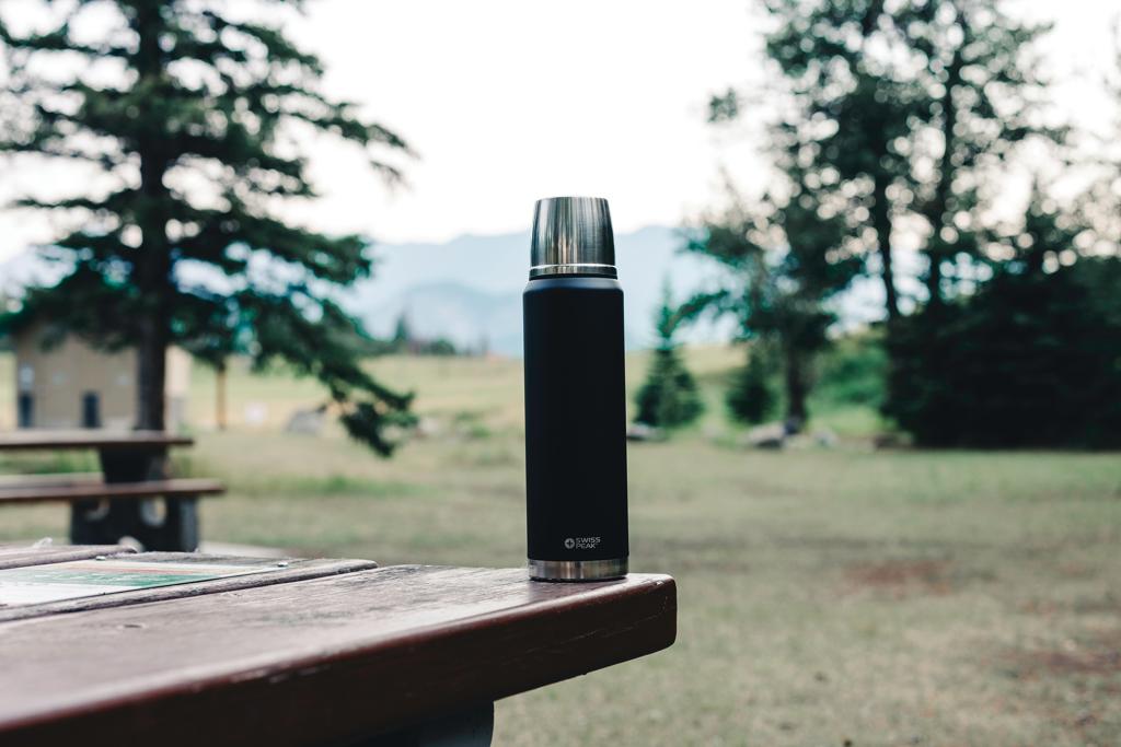 Thermos, Edelstahl, Schwarz, Reisebecher, Outdoor-Getränkeglas, Thermos, Edelstahl, Vakuumflasche, schwarze Flasche, Outdoor-Zubehör, Thermos, Edelstahl, Schwarze Flasche, Vakuumflasche, Outdoor, Thermos, Edelstahl, Schwarz, Isoliert, Outdoor