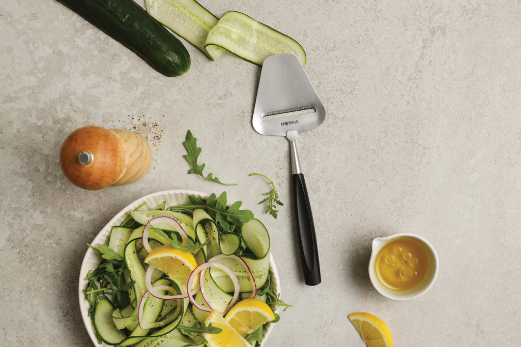 Zucchini, Gurken, Zitrone, Salat, Küchenwerkzeug, Salat, Zucchini, Gurke, Zitrone, Küchenwerkzeug, Gurkenscheiben, Zucchini, Zitrone, Küchenwerkzeug, Salat