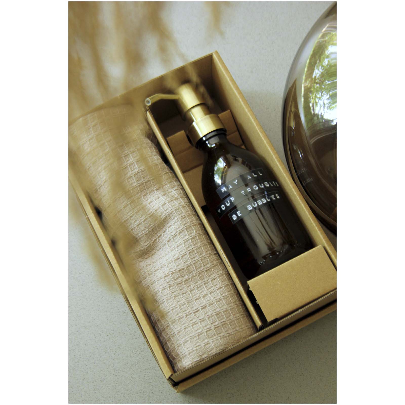 Glasflasche, Pumpenspender, braune Flasche, Kartonbox, Luftpolsterfolie